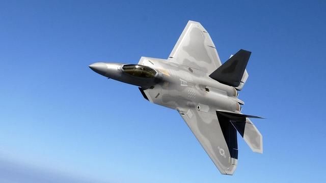 伊朗试飞F313隐形战机,妥妥的等于抽了日韩一