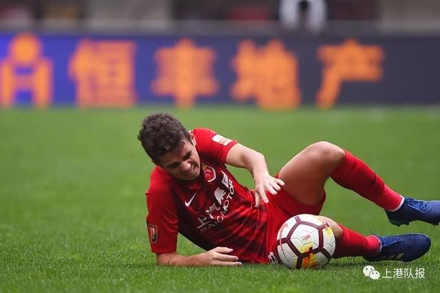 颜骏凌再扑点球,上港队联赛止住两连败,不过又