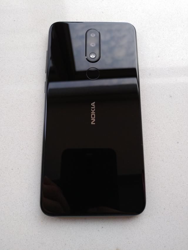 诺基亚X5简单开箱吃鸡和续航测试