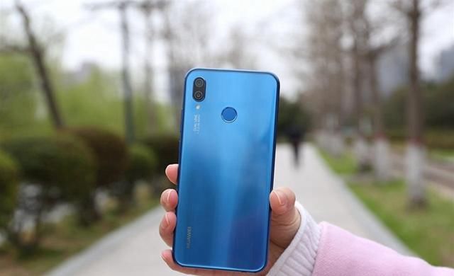 2018三四月份八款值得买的2000左右的手机推荐