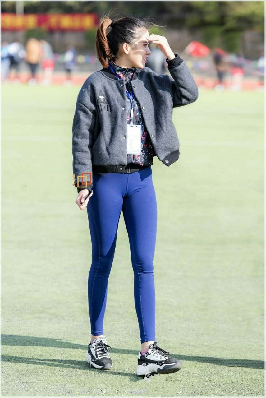 校园运动会你穿这样的紧身裤不尴尬吗,尽显圆