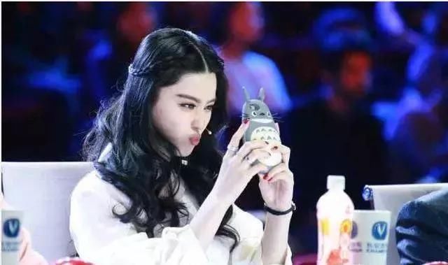 当红明星用的手机壳!杨幂奢华,热巴奇葩,而易烊
