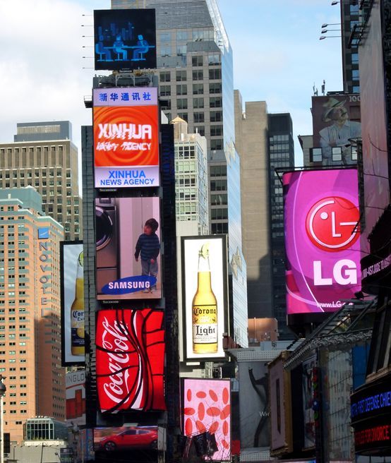 中国人扎堆"登陆"纽约时代广场 打广告没多贵?