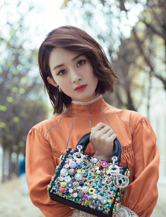 赵丽颖时尚街拍,短发一样可以清水出芙蓉 天然