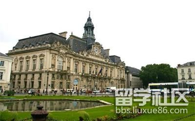 法国公立大学一年的留学费用大概是多少