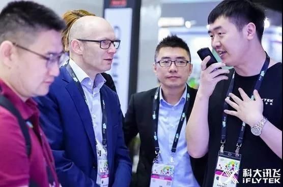 CES Asia 2018科大讯飞翻译机2.0勇夺三项大