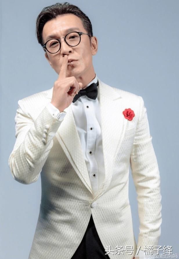 李咏50岁生日换发型简直不要太帅,哈文公开示