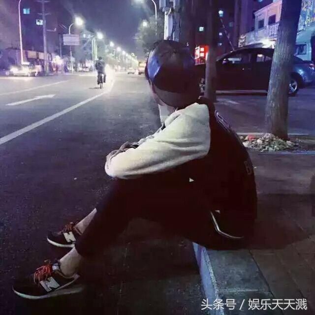 父亲去世只留下一张欠条,儿子带十万去还,债主