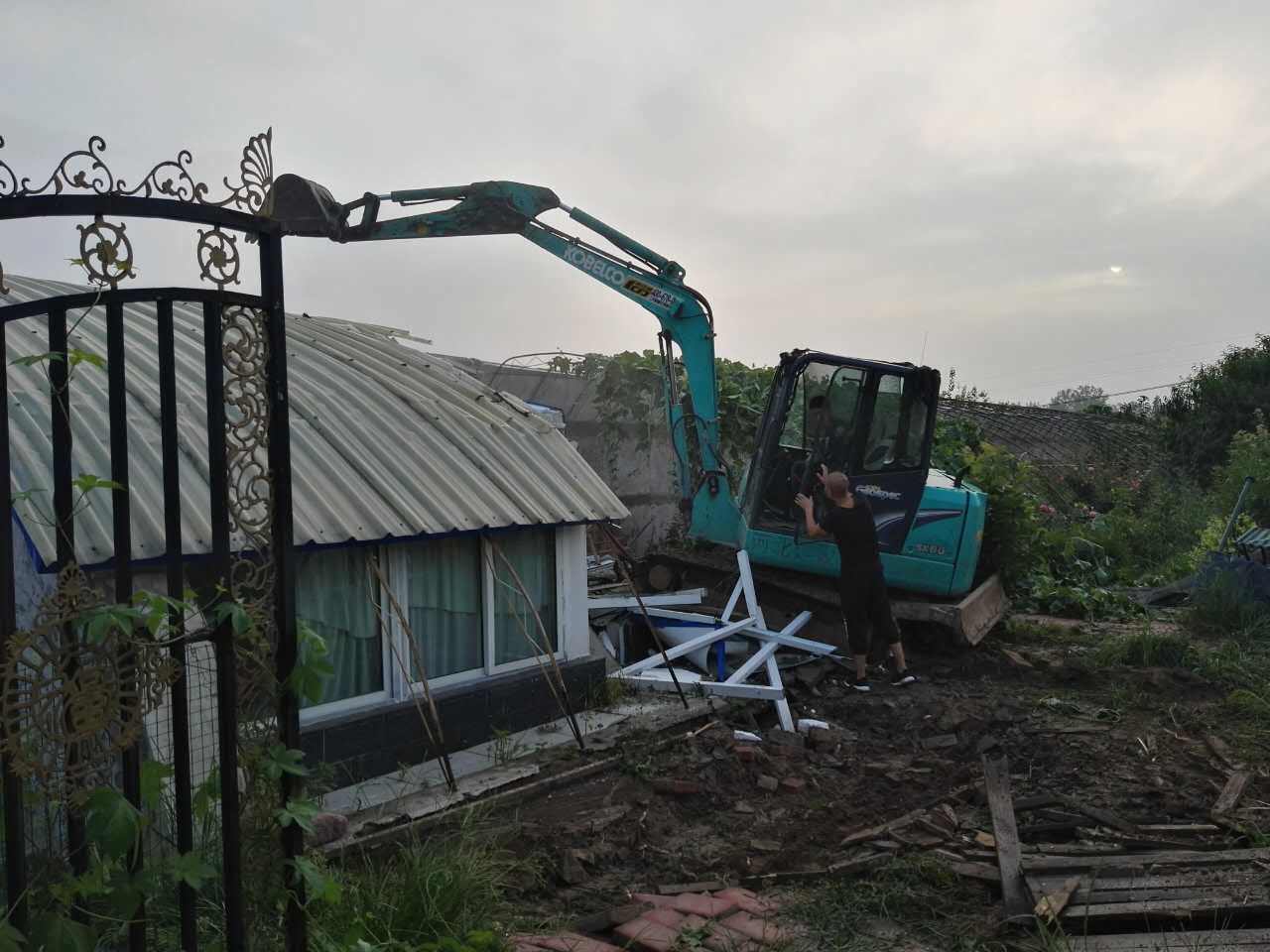 北京限期清理违建“大棚房” 平谷今拆4900平米 北京限期清理违建“大棚房” 平谷今拆4900平米