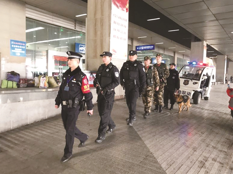 【网络媒体走转改】春运中的民警： 安全最重要，服务不能少