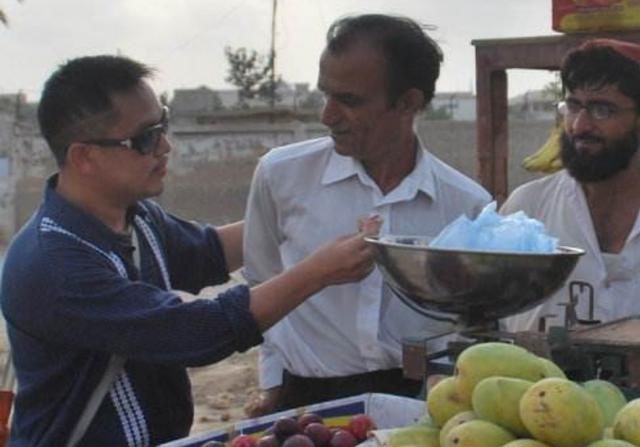 巴基斯坦人是这样对待中国游客的!连水都不给