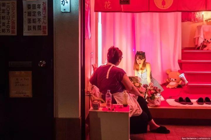 因此，玩的同时也要认清现状。法律上这里是“自由恋爱”，现实世界里这里则是一个赤裸裸的钱色交易。