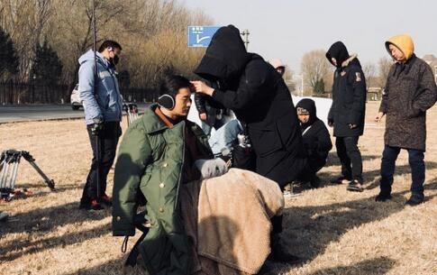 黄晓明高烧39.5度坚持拍戏 病倒片场画面曝光