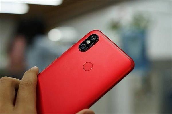 颜值和拍照 坚果pro2和小米6x 该怎么选?