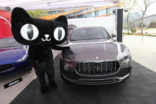 马云的天猫无人汽车超市实体店卖车把4S店吓