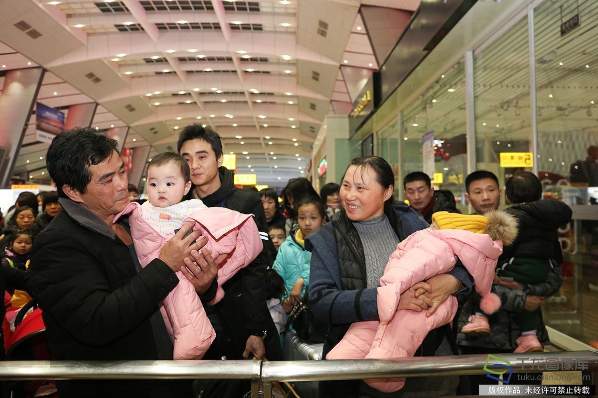 2018年春运首日 首趟增开高铁列车发车 2018年春运首日 首趟增开高铁列车发车