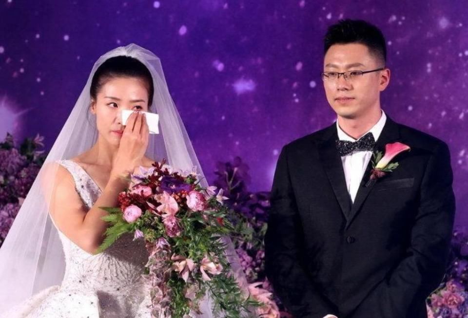 长期以来,赖亚文都担任中国女排领队一职,她是郎平的好姐妹好助手,为
