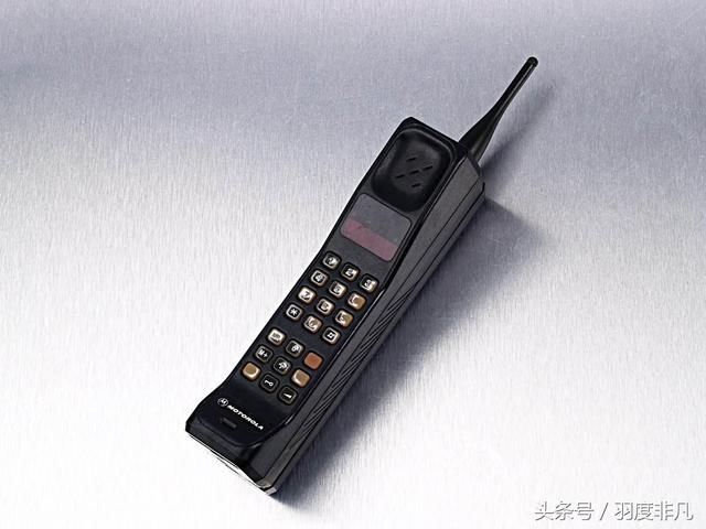 MOTO超薄RAZR4概念机现身,折叠柔性屏加持