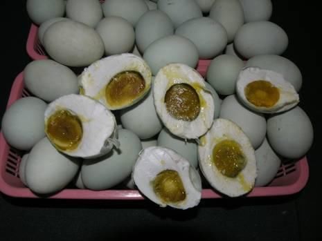 经常吃的皮蛋和咸鸭蛋有哪些功效呢?您知道吗