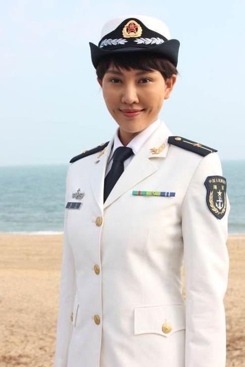 海军常服为什么不佩戴军衔,而是佩戴袖章?袖章