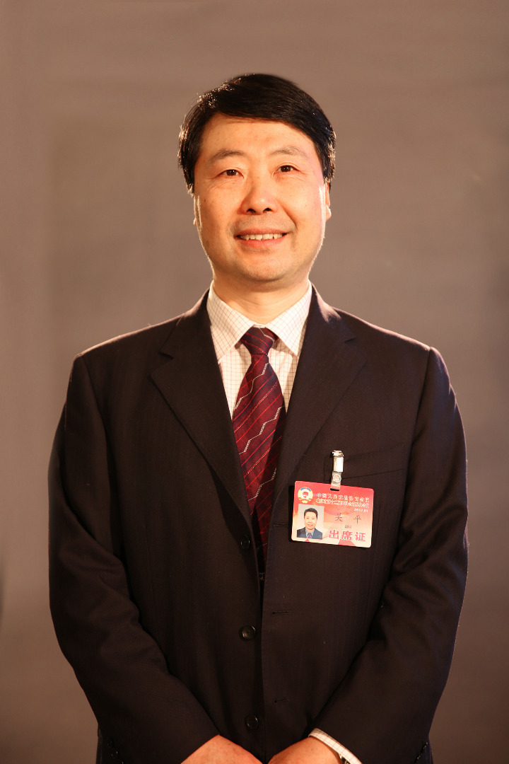 13日的政协会场，北京时间的又一服务亮了，位于会场二层北京时间直播间北侧的北京时间照相馆，从13日开始为委员们拍摄照片，留住记忆。