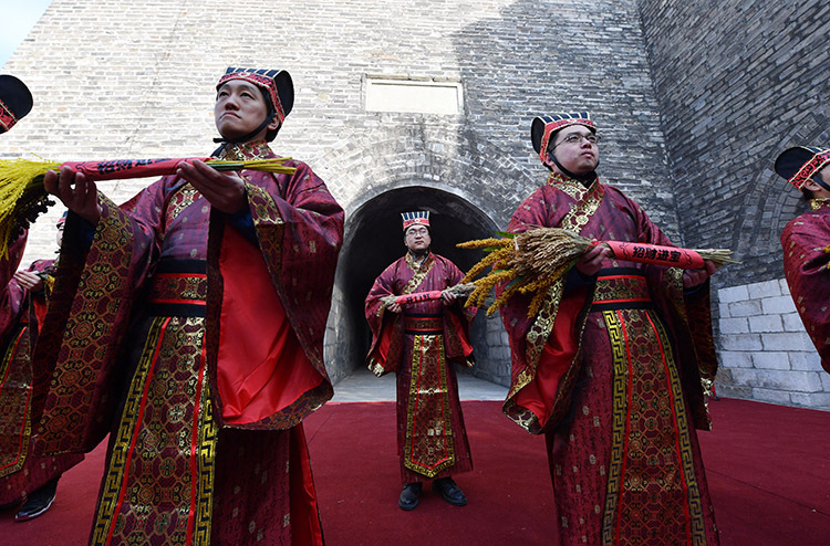 11时14分14秒立春 鞭打春牛