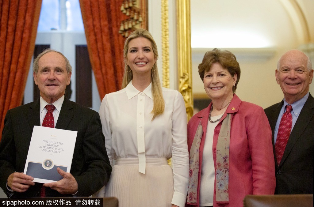 伊万卡·特朗普与美国外交关系委员会在华盛顿出席妇女和平与安全圆桌会议。