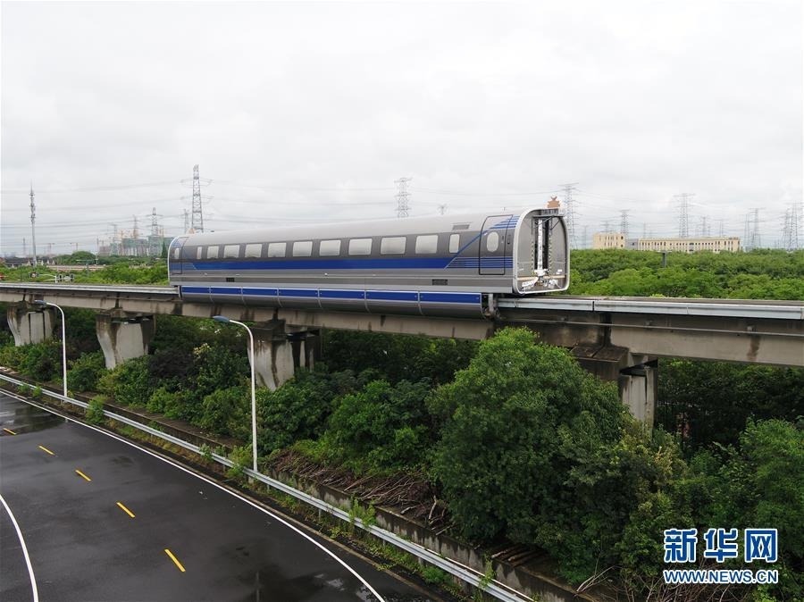 6月21日,时速600公里高速磁浮试验样车在磁浮试验线上试跑(无人机照片)。