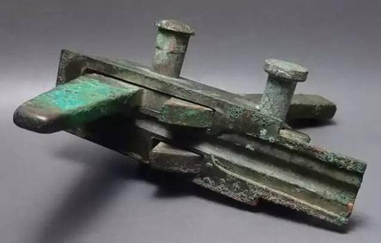 耿恭和他几百名悍卒就是依靠强弩打击围困汉军的数万匈奴军队,其弩机