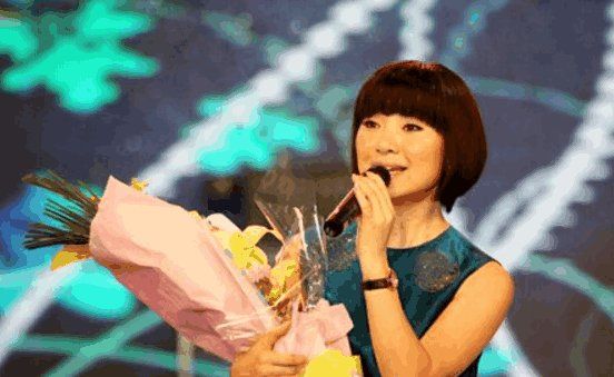 她多次登上春晚, 是国家一级演员, 如今瘫痪在床