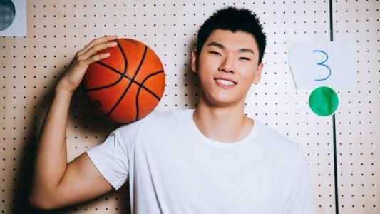 当初婉拒辽宁拒绝成为体制内球员的范子铭,如