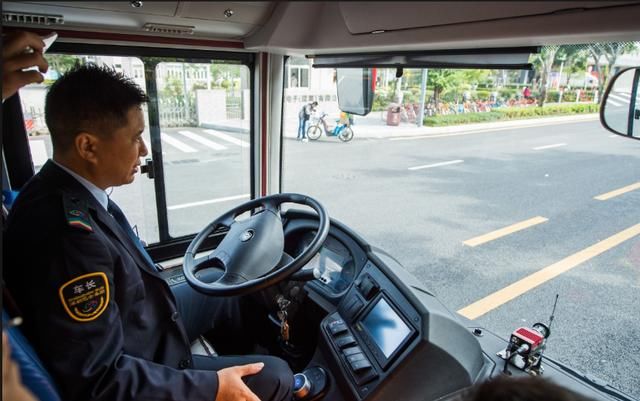 公交车司机开车时为什么可以不系安全带?原来是这样