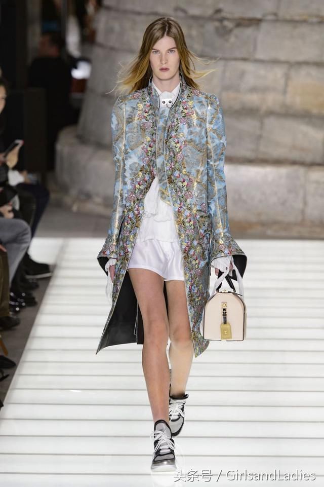 法国史上最美丽最奢靡无度的皇后怎样影响时装