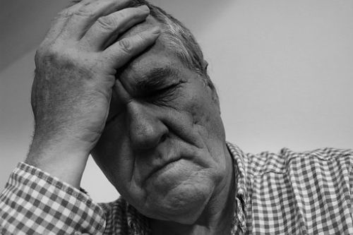 哪些原因导致偏头痛 有什么症状?