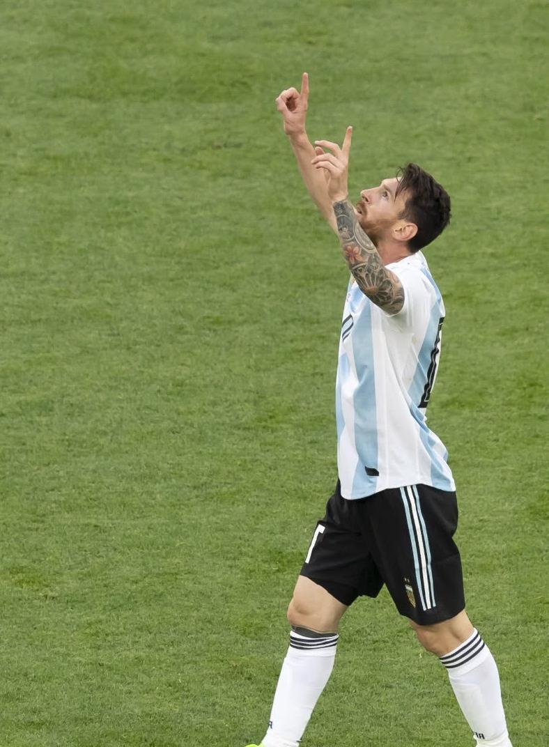 论梅西世界级停球射门VS国脚停球5米远,不!8