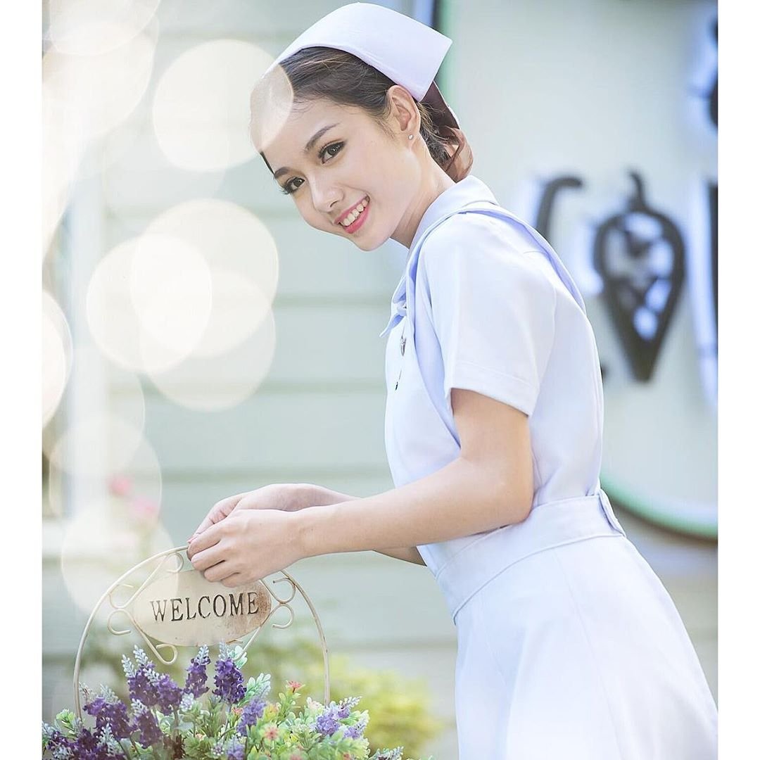 95后护士因美貌走红 宅男去医院强行看病