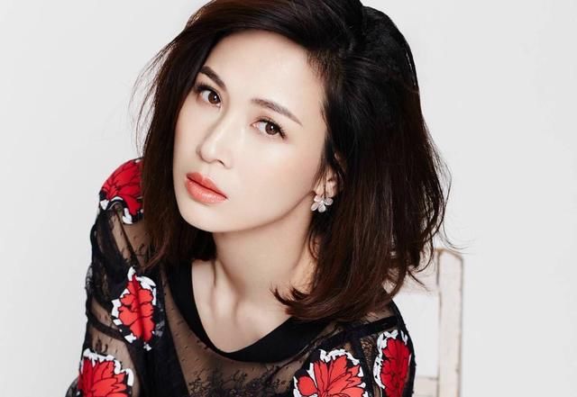 直到2014年9月,在她主演的《半路父子》发布会上,低调的童蕾首次承认