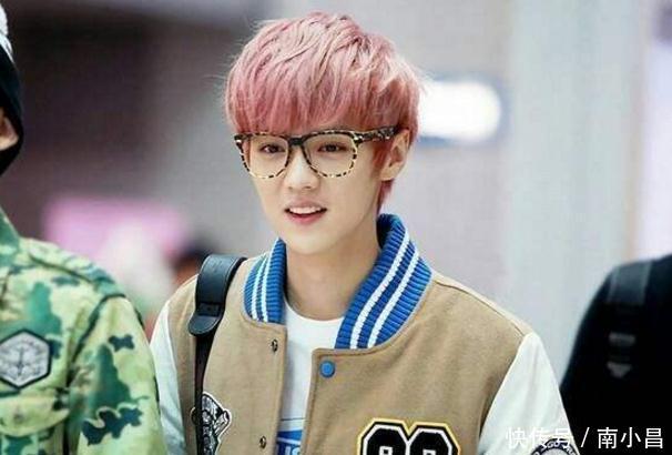 兑现承诺,蔡徐坤微博晒黑发自拍照,网友:下一个