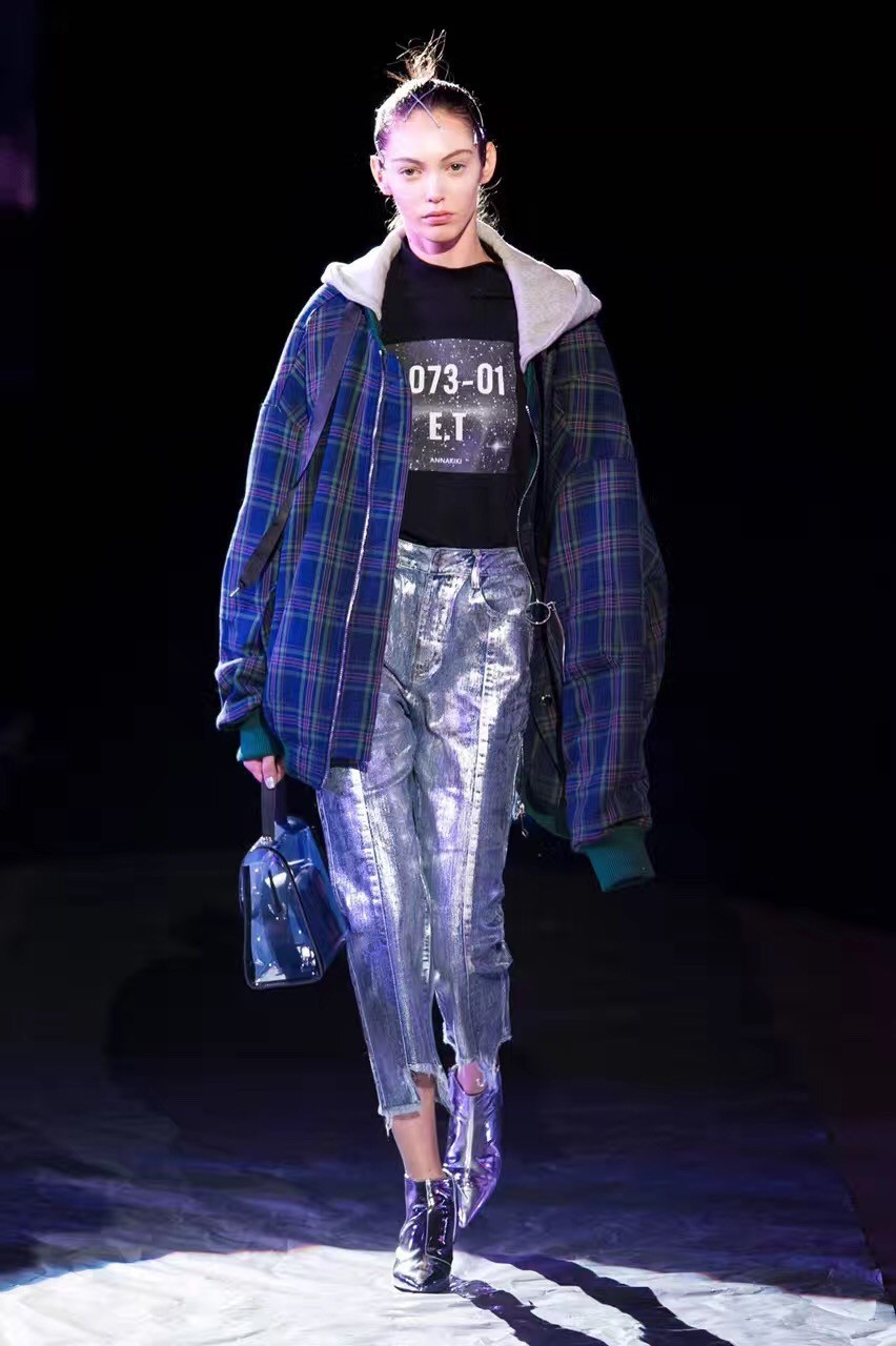 DISSONA迪桑娜2017米兰时装周T台秀场直播