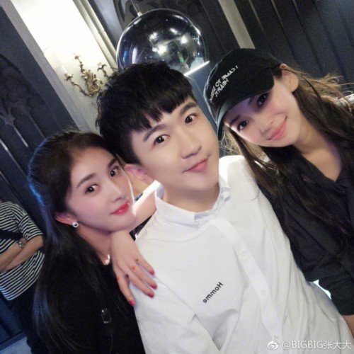 组图:杨幂正脸照来袭!与angelababy张大大合影