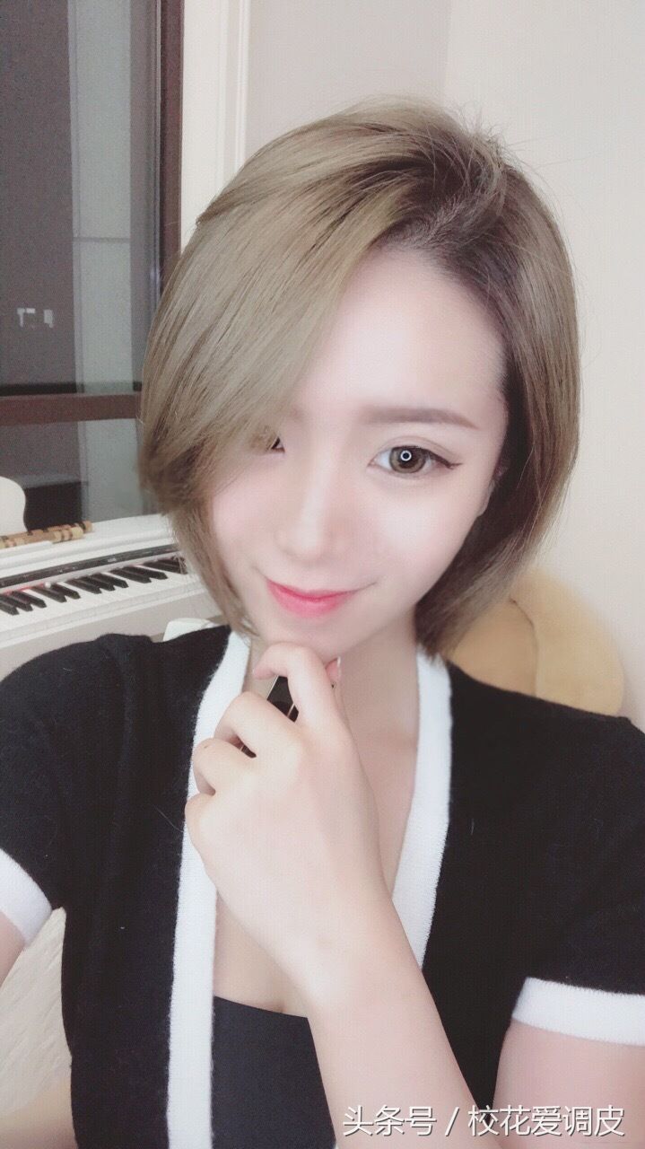 毕业于中国传媒大学南广学院,播音主持,身高1