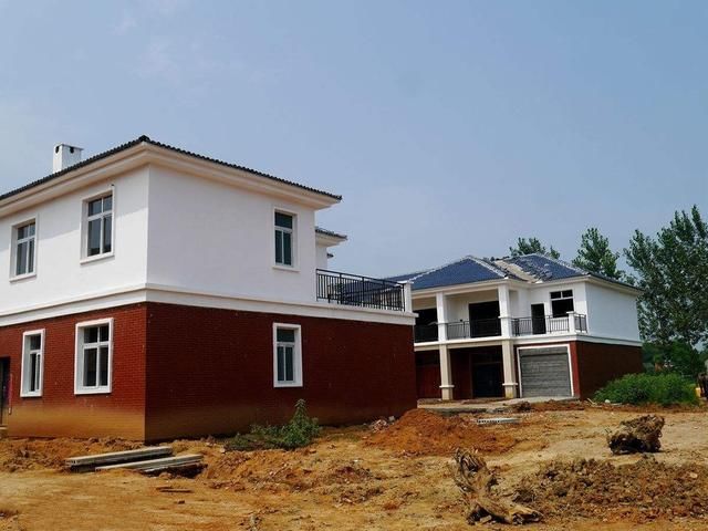 农村:外嫁女户口迁出后,娘家盖的房子还能确权