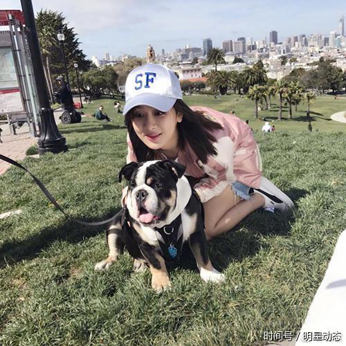 杨紫晒大长腿求鉴定,网友我相信你不会p腿!