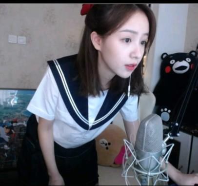 斗鱼女主播颜值排行榜:冯提莫排第4名,第1名实