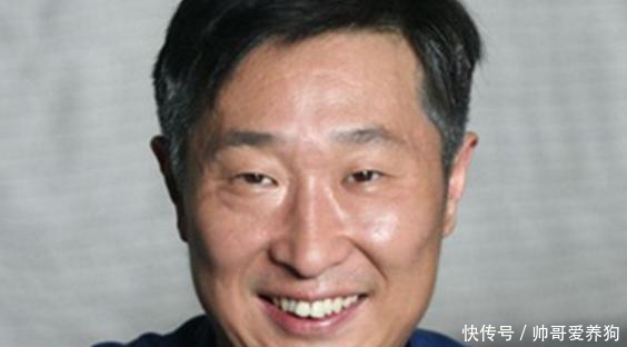 他是国家一级演员,曾和妻子住30平米的婚房,儿