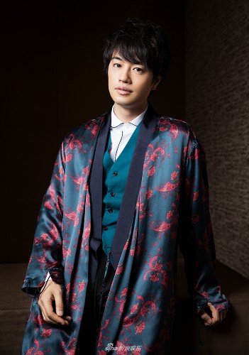 组图:斋藤工生日写真曝光 帅气型男展雅痞气质