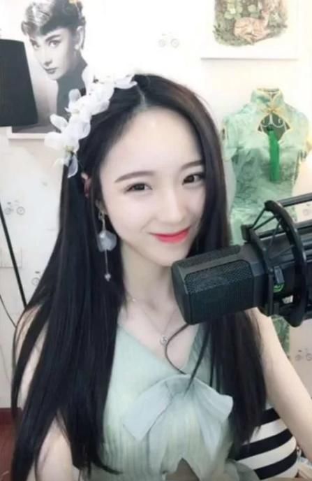 直播界几大女神身高排行!冯提莫垫底!看完迅雷