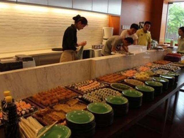 2个中国人在日本吃自助中途被赶走?日本人说