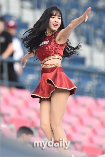 组图:韩国美女啦啦队助阵棒球赛 舞姿活力又青春 组图:韩国美女啦啦队助阵棒球赛 舞姿活力又青春