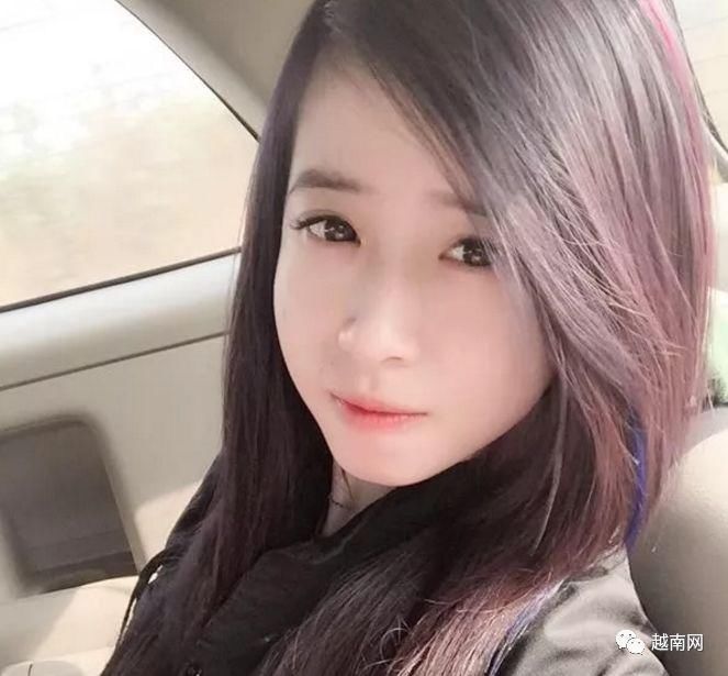 越南跆拳道宅男女神穿高跟鞋练一字马